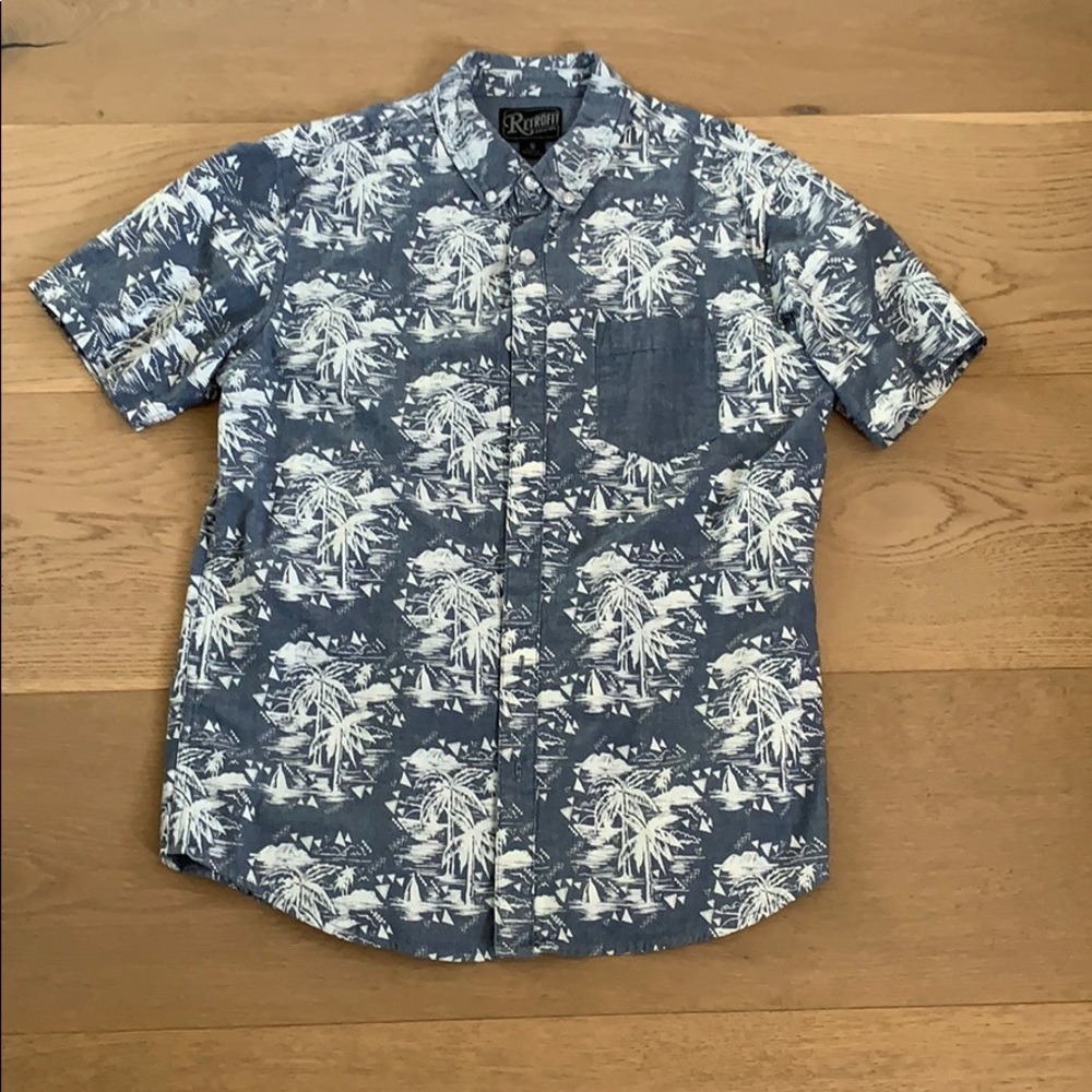 2 Retrofit Men’s (S) button-ups and 1 kids (xL)